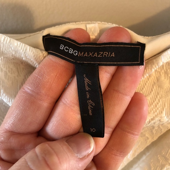 Show stopping white (wedding?) dress! - Picture 5 of 5